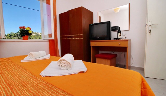 Apartments Paolo- Standard One Bedroom Apartment with Terrace and Sea View(A2+1) LUNA