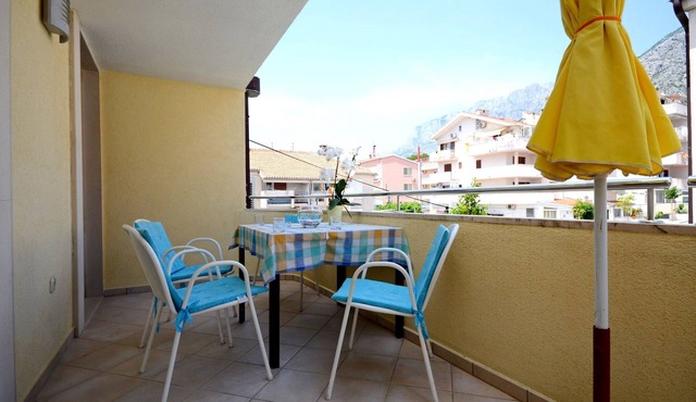 Apartments Pero (36191-A4) - Makarska