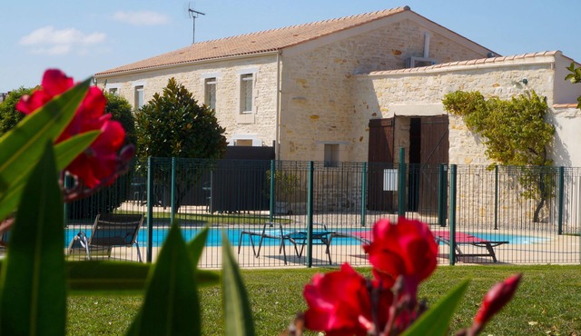 Apartments (pool cottages) near La Rochelle