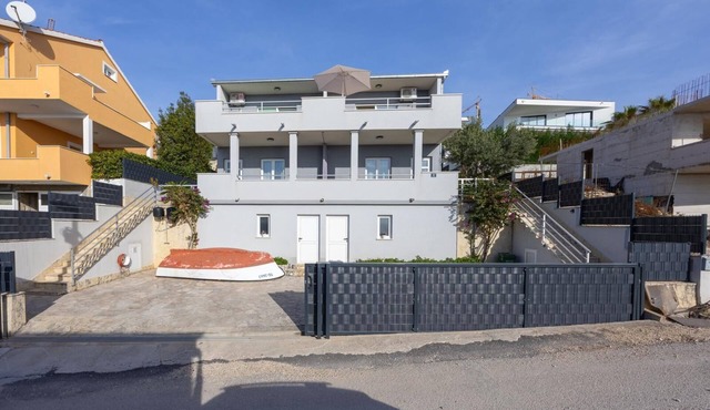 Apartments Rajčić (122411-A2) - Okrug Gornji (Ciovo)