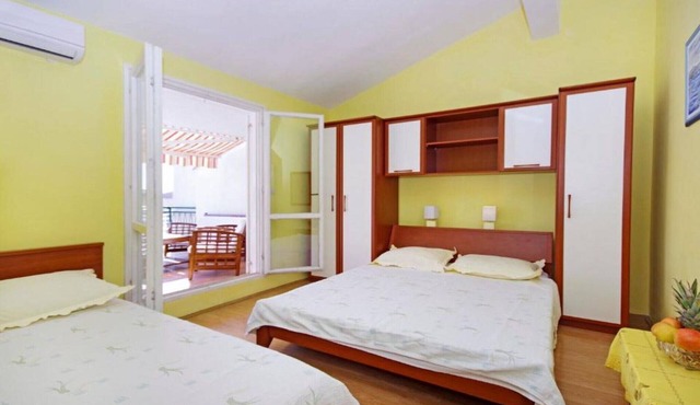 Apartments Ribarević - Three Bedroom Apartment With Terrace and Sea View