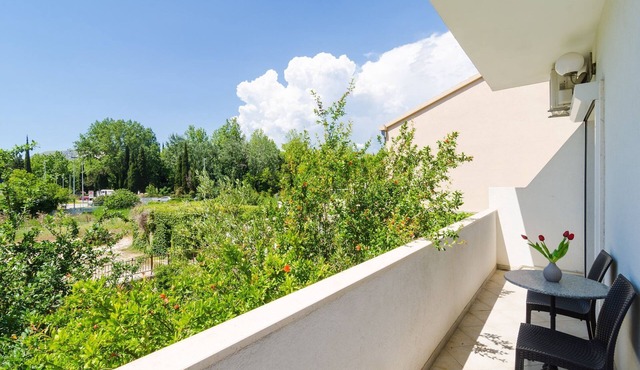 Apartments & Rooms Barišić - Studio Apartment with Balcony and Garden View (Second Floor)-APT 13