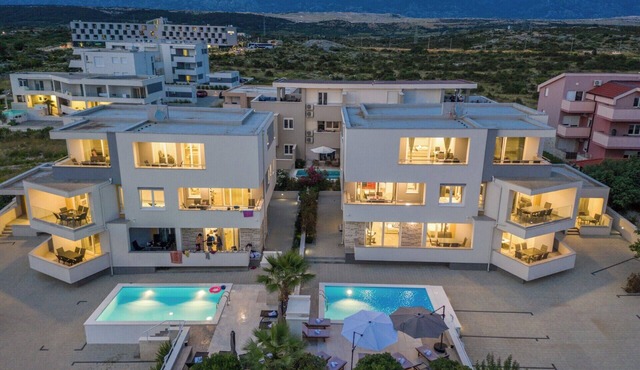 Apartments & Rooms Danivan Pool Villas