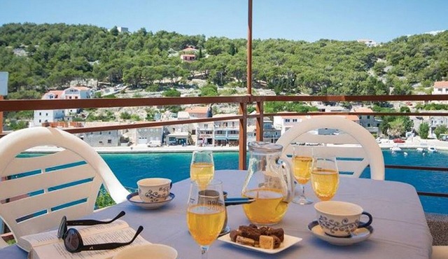 Apartments Senka (28561-A1) - Zirje - island Zirje