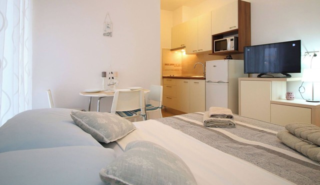 Apartments Sanja (40273-A1) - Primosten