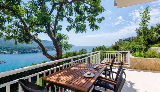 Apartments Sara (Molunat) - One Bedroom Apartment with Terrace and Sea View