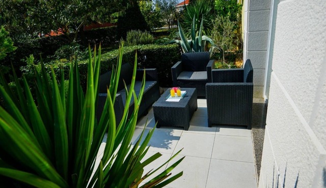 Apartments Secret Garden (10998-A4) - Razanac
