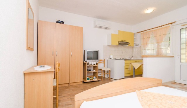 Apartments Skurla - Studio Apartment with Terrace (A1 žuti)