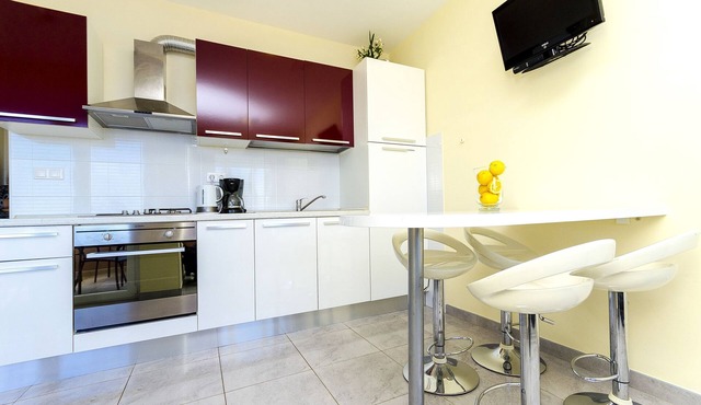 Apartments Smilje (24471-A2) - Razanj