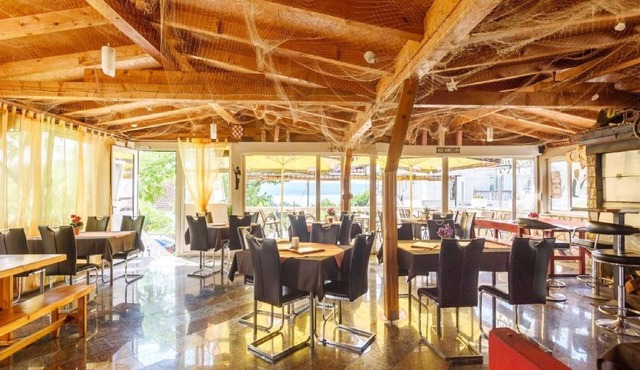 Apartments Smilje i Maslina - One Bedroom Apartment with Terrace 2