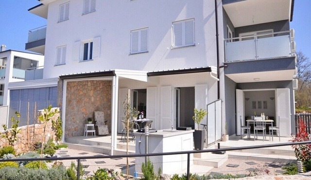Apartments Stefi, (14507), Njivice, hr