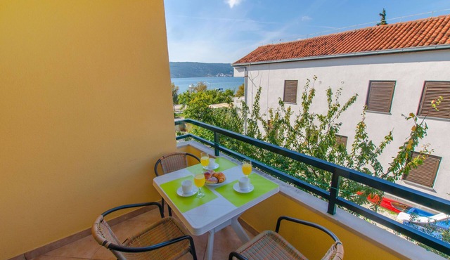 Apartments Tina (34191-A2) - Poljica