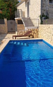 Apartments Tomina