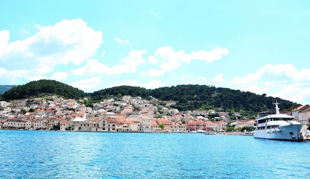 Apartments Tonka, (15098), Pucišca, hr