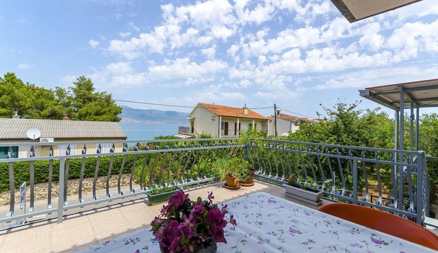 Apartments Vanja (55081-A2) - Arbanija (Ciovo)