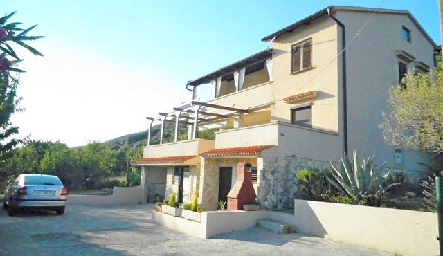 Apartments Vesna, (14685), Supetarska Draga, hr