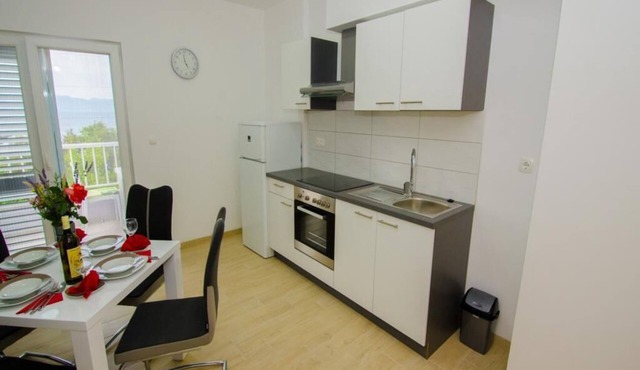 Apartments Vesela - One Bedroom Apartment with Balcony and Sea View