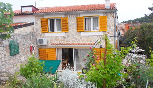 Apartments Vesna, (12764), Murter, hr