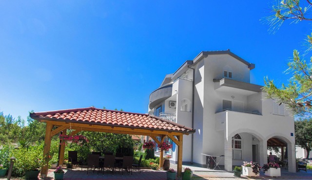 Apartments Vesna A-1, type 3+2, apartment in charming Grebaštica with WiFi, AC