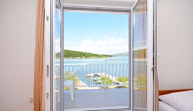 Apartments Vila Punta (10691-A2) - Jadrtovac