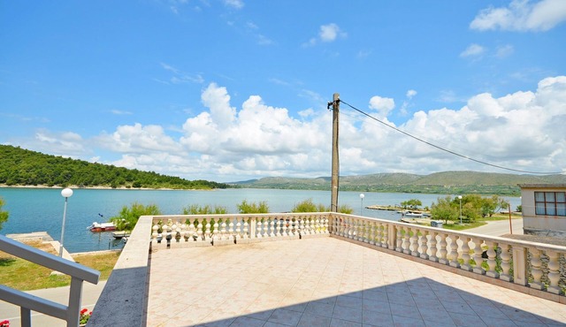 Apartments Vila Punta (10691-A4) - Jadrtovac