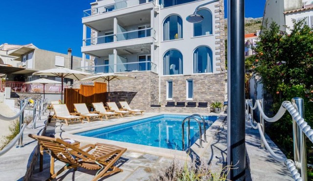 Apartments Villa Capitano - Two Bedroom Apartment with Balcony and Sea View (CRNI)