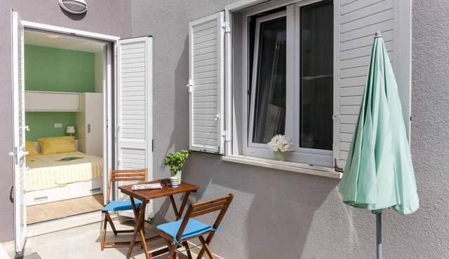 Apartments Villa Karmen - One-Bedroom Apartment with Terrace (Olive)
