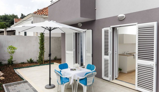 Apartments Villa Karmen - Comfort One-Bedroom Apartment with Terrace (Marine)