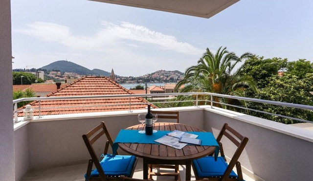 Apartments Villa Karmen - Two-Bedroom Apartment with Balcony and Sea View (Luči)
