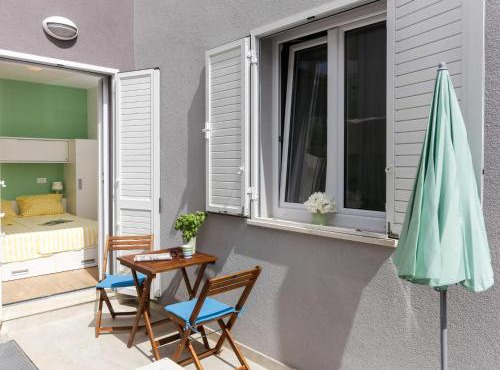 Apartments Villa Karmen - One-Bedroom Apartment with Terrace Olive