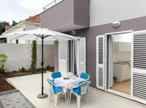 Apartments Villa Karmen - Comfort One-Bedroom Apartment with Terrace Marine