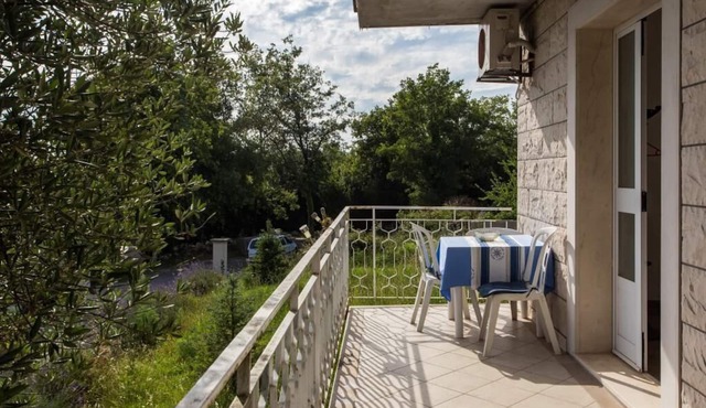 Apartments Villa Maslina - One-Bedroom Apartment with Terrace and Garden View
