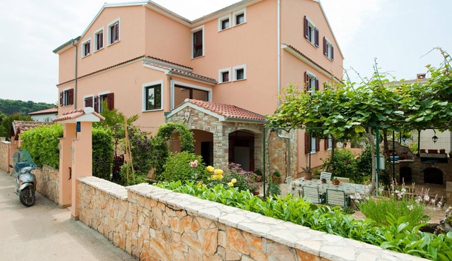 Apartments Villa Nikola