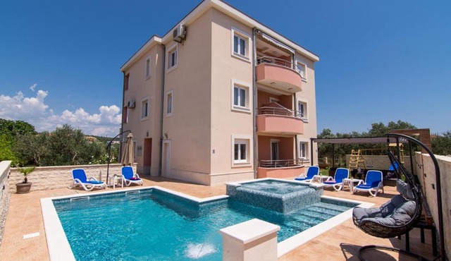 APARTMENTS VILLA PEKY