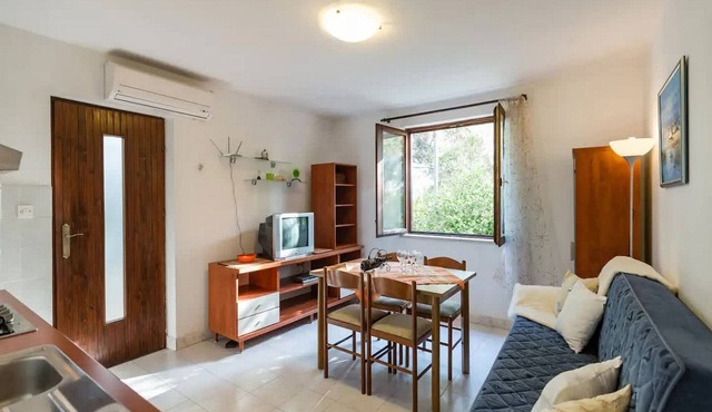 Apartments Villa Pelegrin - Two Bedroom Apartment with Garden View