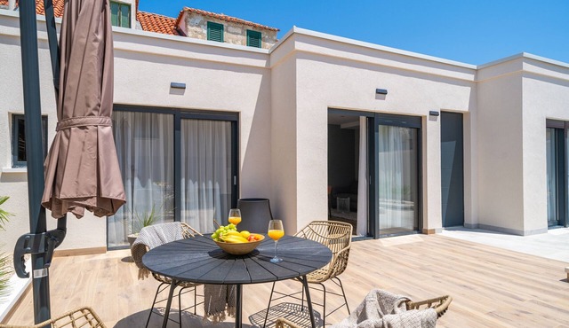 Apartments Villa Royale - Luxury One Bedroom Apartment with Terrace