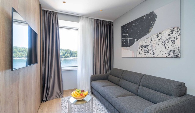 Apartments Villa Royale - Deluxe One Bedroom Apartment with Sea View