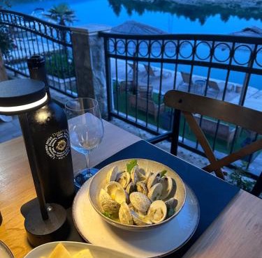 Apartments & Villa Tisno