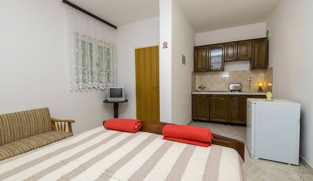 Apartments Vladimir (21671-A4) - Jadrtovac