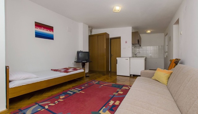 Apartments Vladimir (21671-A3) - Jadrtovac