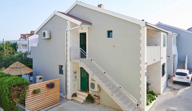 Apartments Vujina - Comfort Studio Apartment with Terrace 3 (Luka)