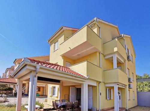 Apartments with parking space Cizici, Krk - 22046