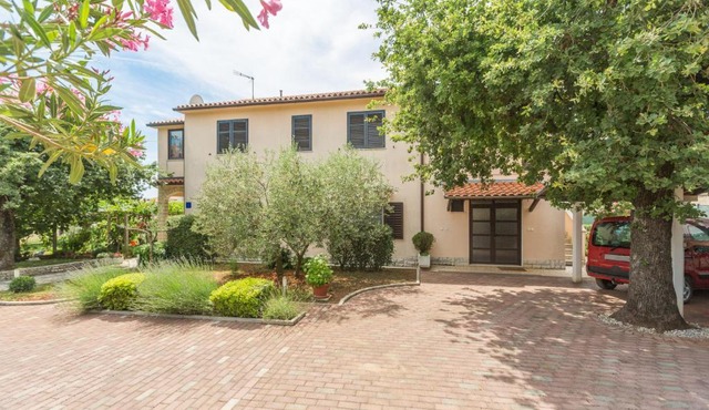 Apartments with parking space Kukci, Porec - 7166