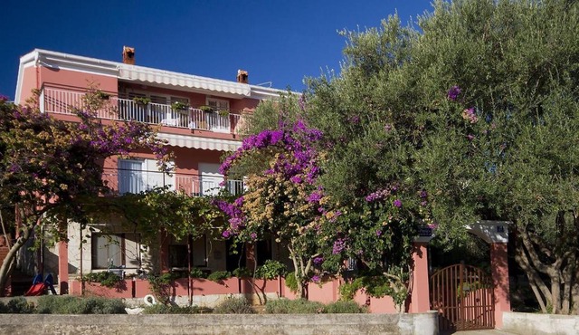 Apartments with parking space Poljana, Ugljan - 8473