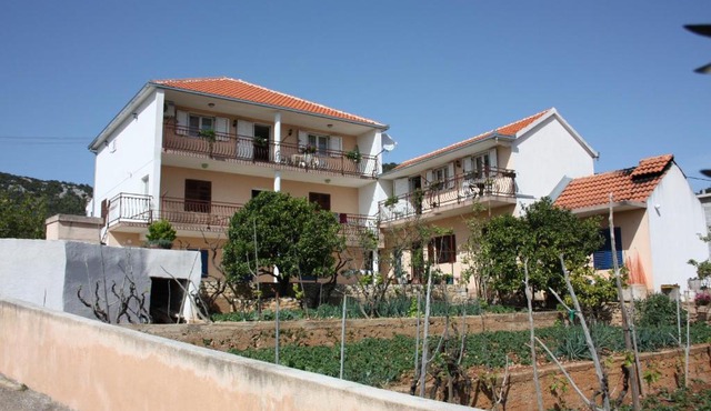 Apartments with parking space Vinisce - Trogir - 6117