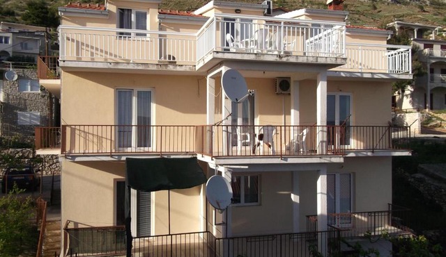 Apartments with parking space Stanici, Omis - 10360