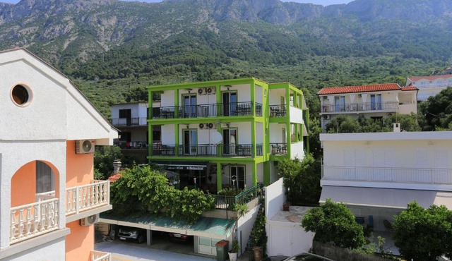 Apartments with parking space Gradac, Makarska - 2784
