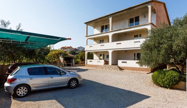 Apartments with parking space Kornic, Krk - 5306