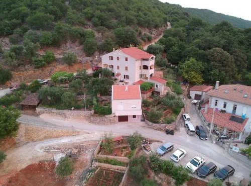 Apartments with parking space Beli - Cres - 22435