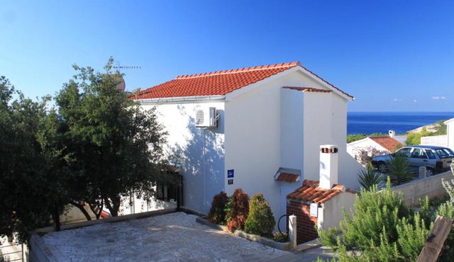 Apartments with parking space Rukavac, Vis - 8897